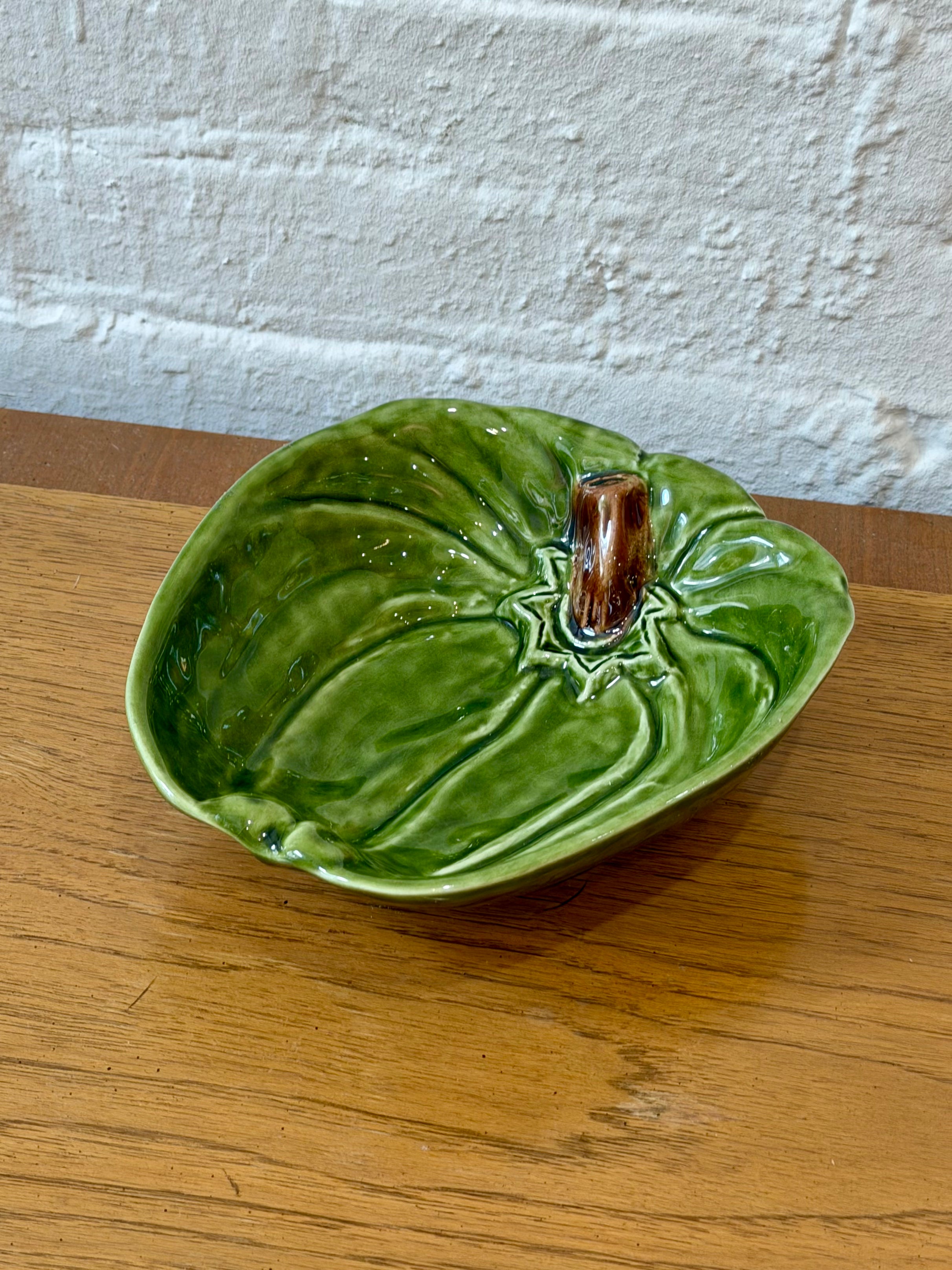 Olfaire Majolica Green Bell Pepper Ceramic Dish