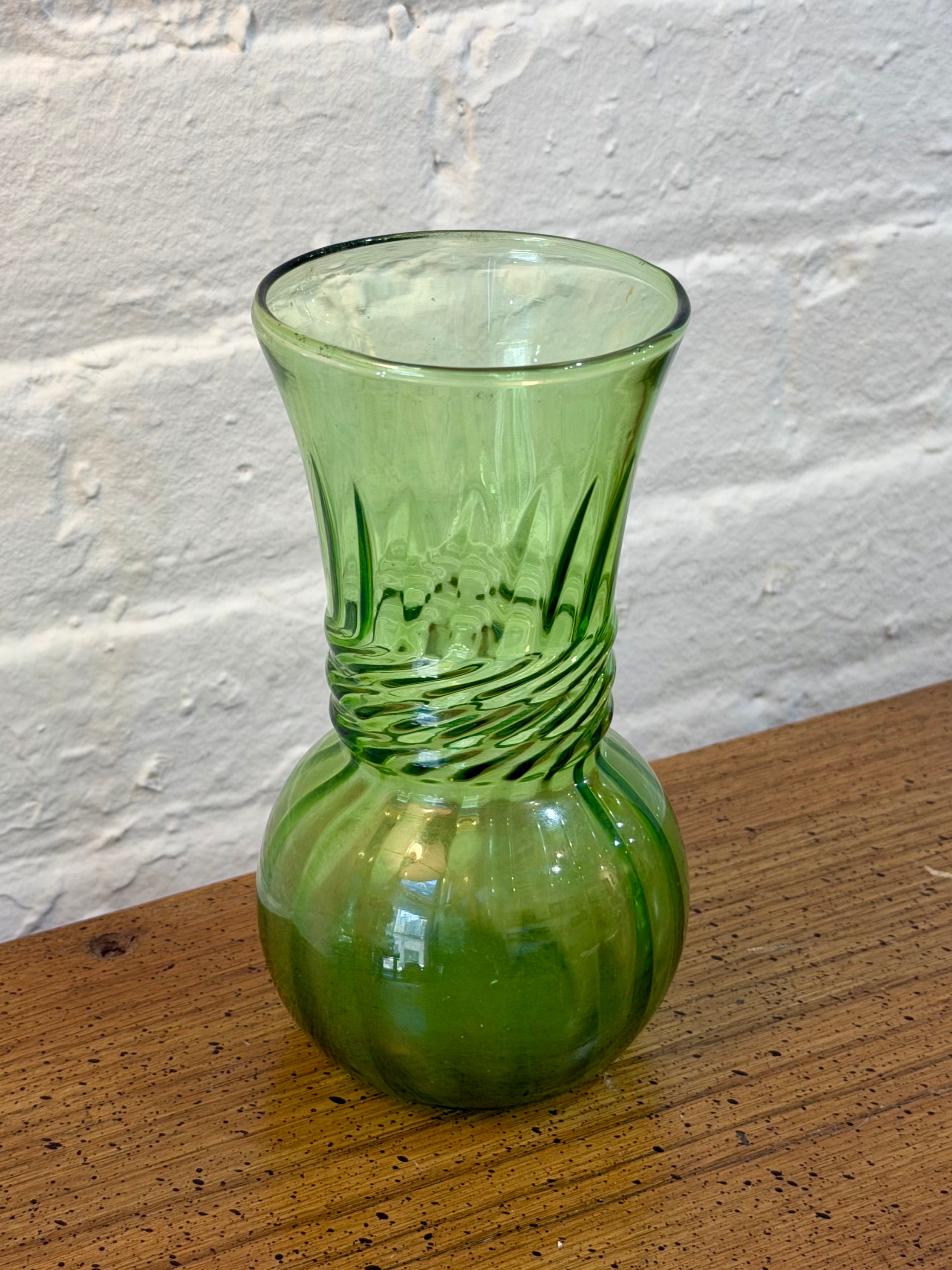 Emerald Green Ribbed Bulb Vase
