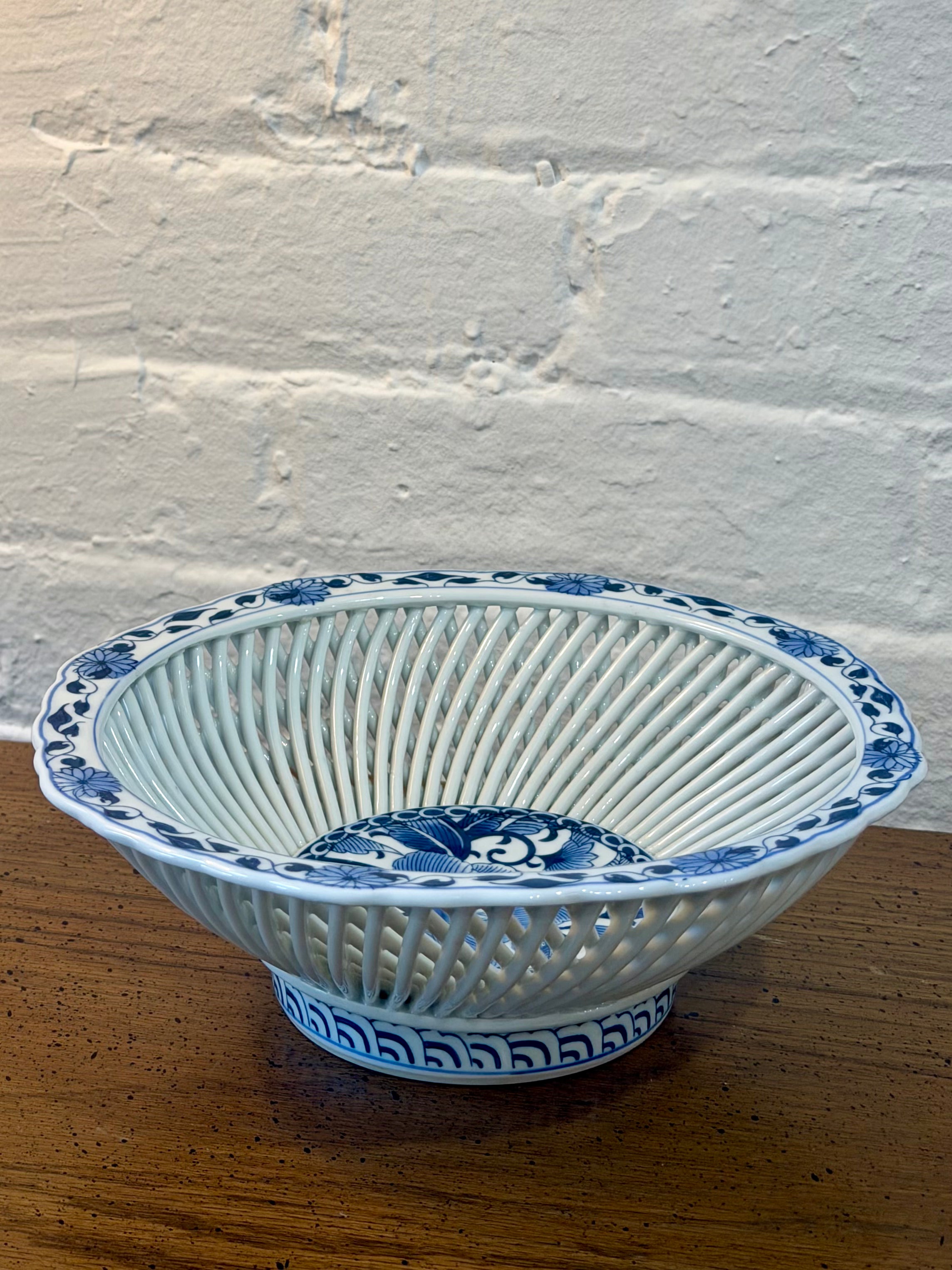 Blue and White Porcelain Footed Bowl