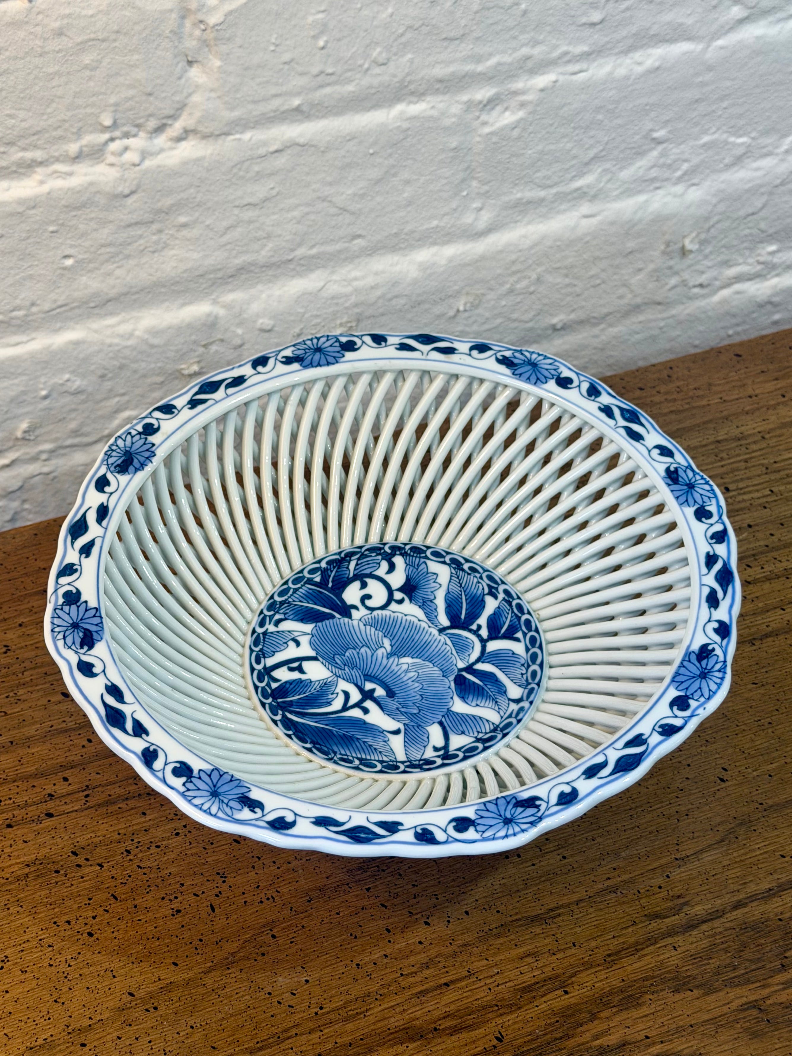 Blue and White Porcelain Footed Bowl