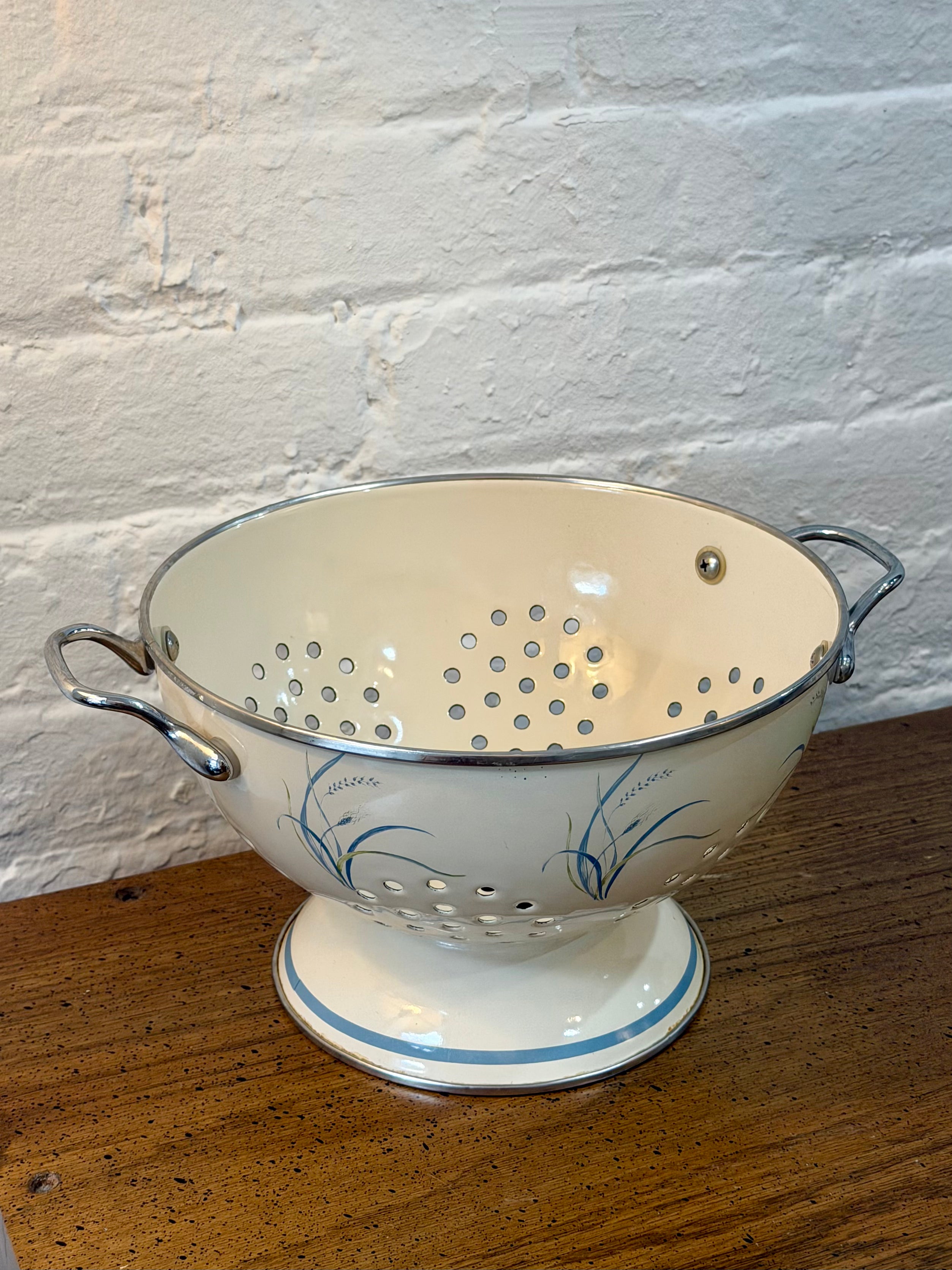 Coastal Breeze Enameled Strainer