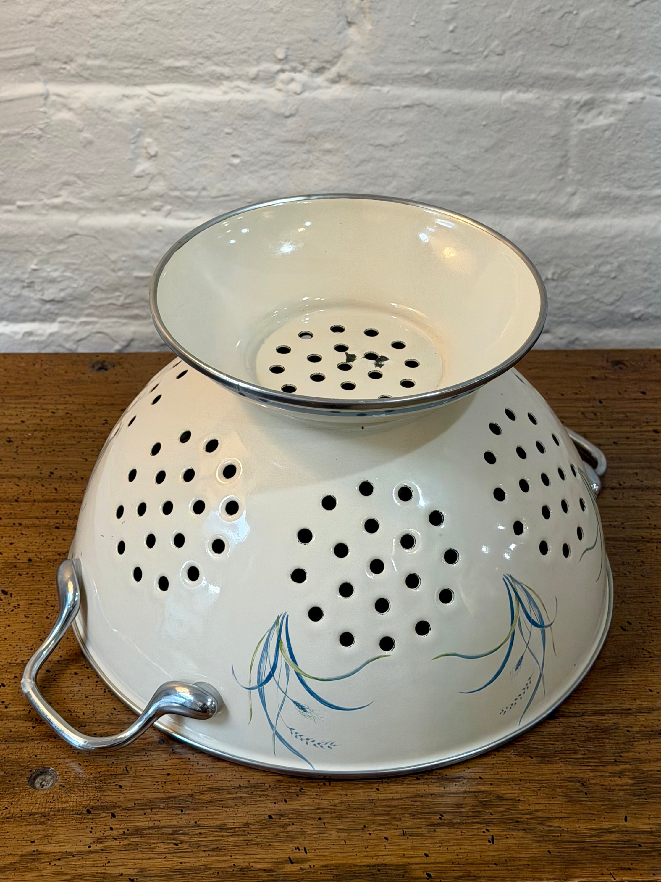 Coastal Breeze Enameled Strainer
